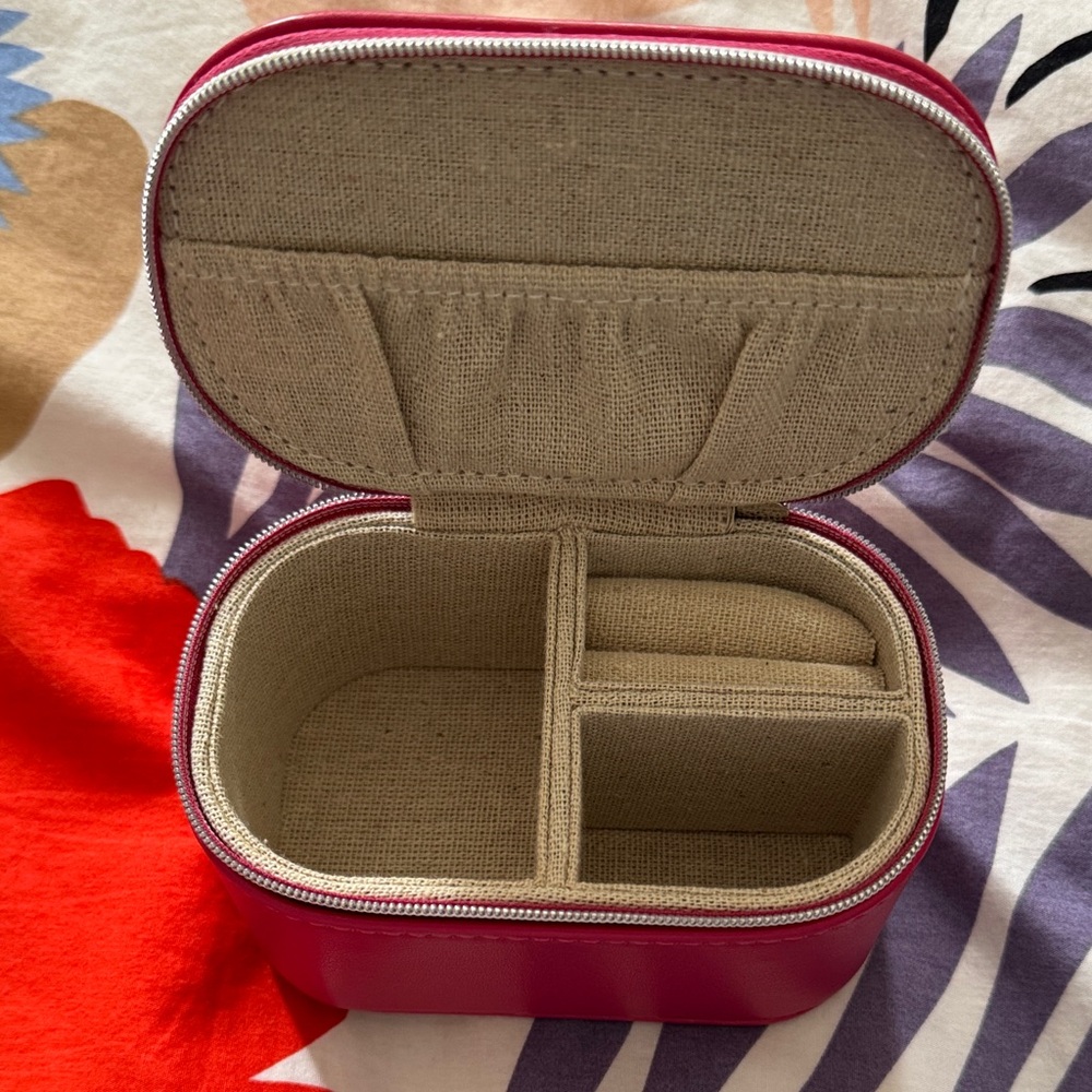 Louenhide Pink Jewelry Case - Picture 7 of 9